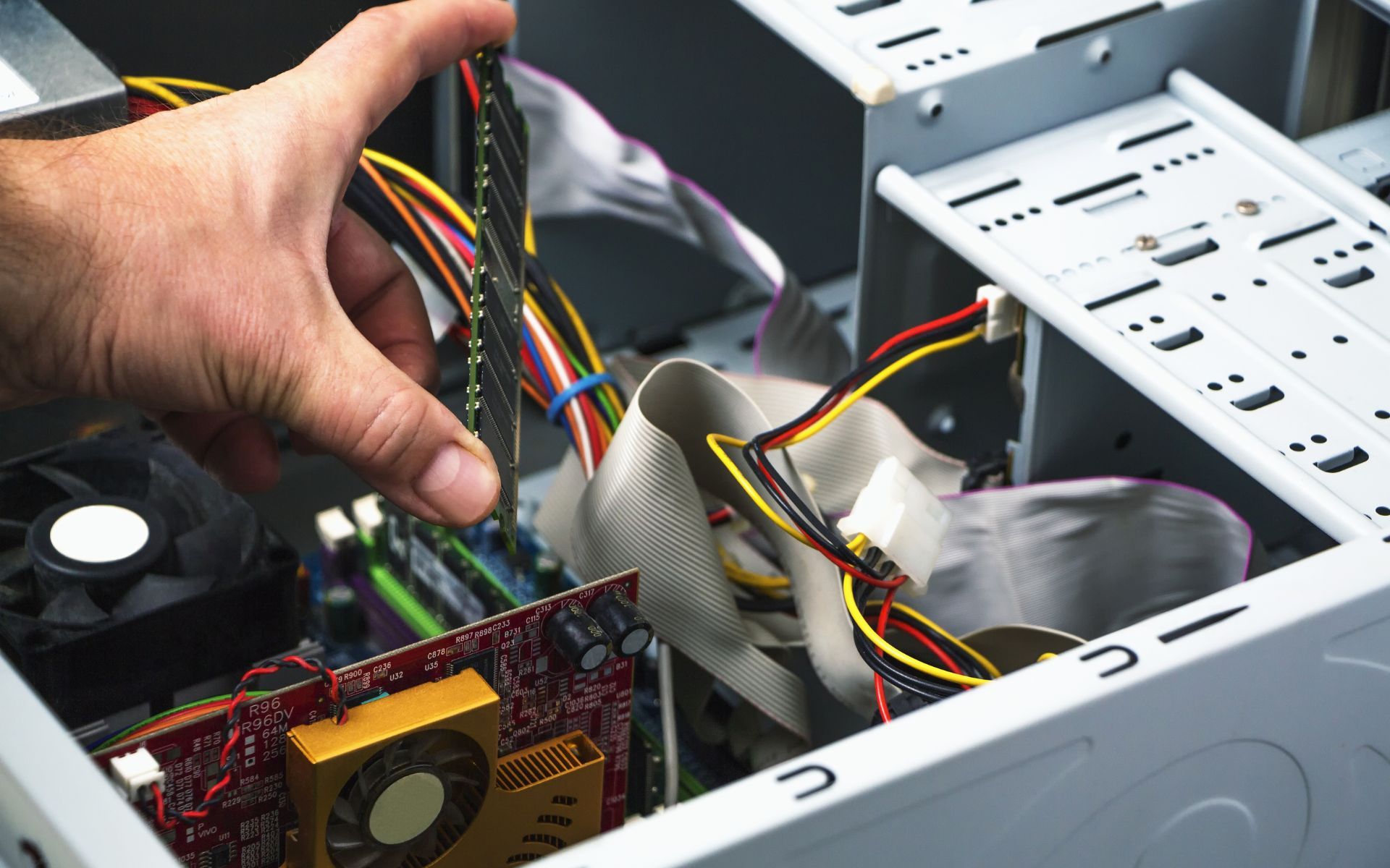 Grado Medio en Sistemas Microinformáticos y Redes Valle del Miro